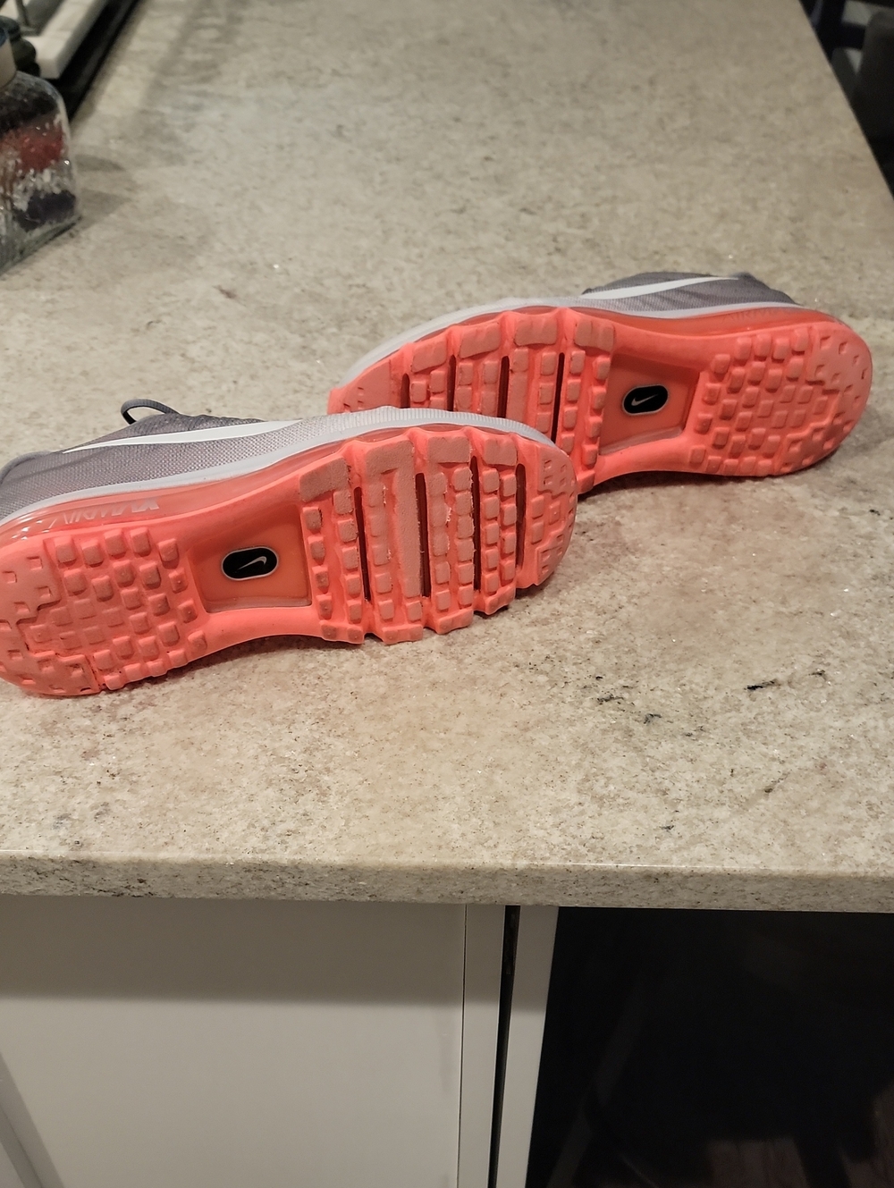 Nike Women’s Air Max 2017 Gray and Coral Running Shoes - Picture 3 of 6